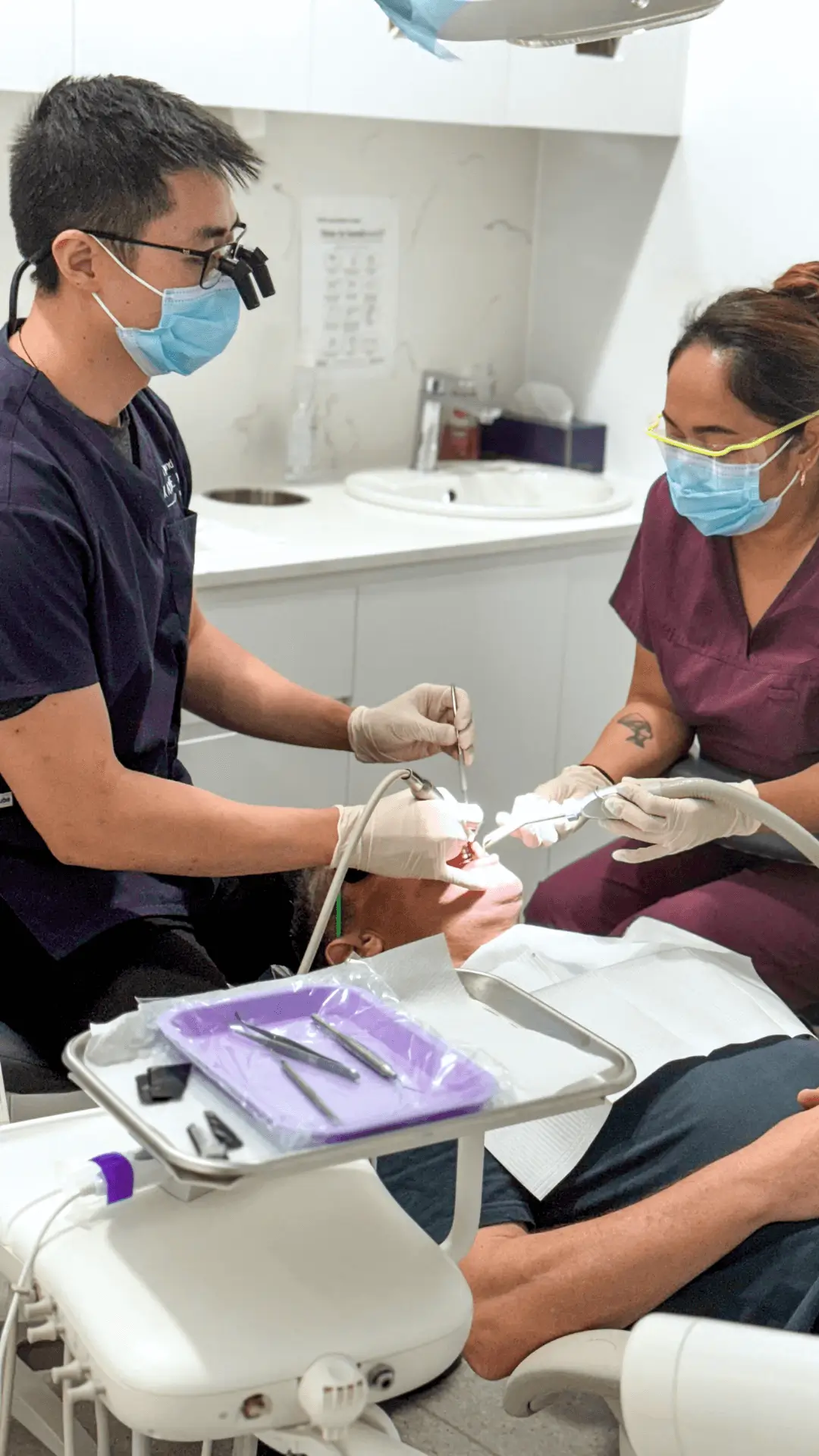 Professional oral hygiene and dental cleaning treatment at Hey Dental in Leiden - Expert dental hygienist providing preventive dental care